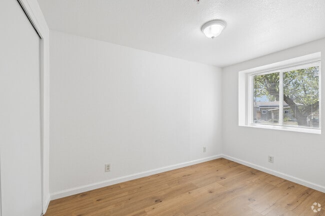 2BR, 2BA - 1140SF - Second Bedroom