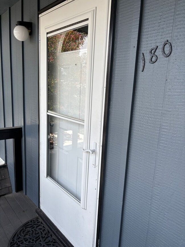 Photo - 160-190 King St S Unit 180