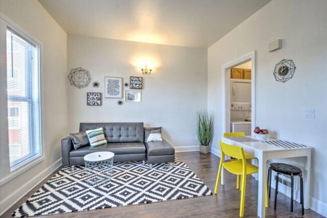 Building Photo - 1722 14th Ave Rental