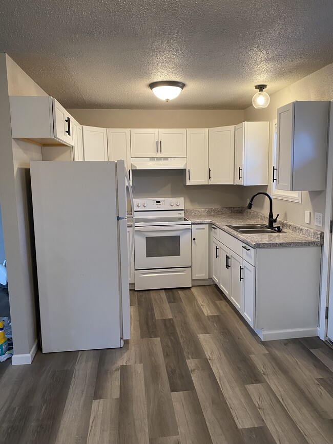 Photo - 225 6th St SE