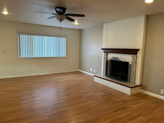 Photo - 705 W Graaf Ave