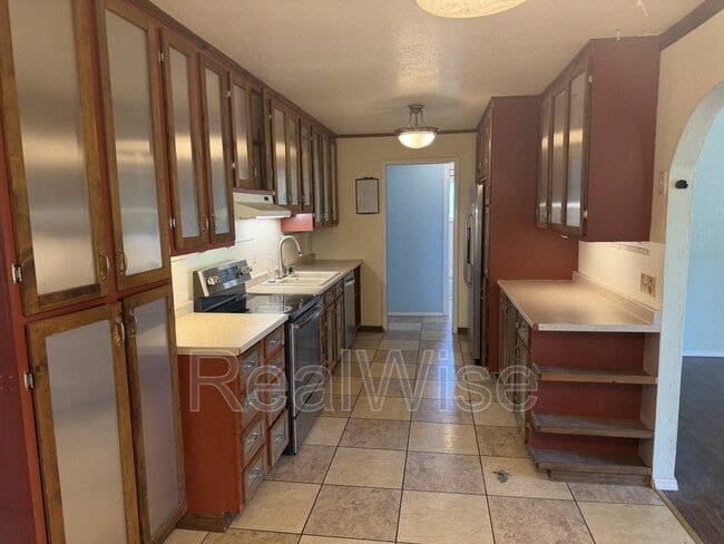 Photo - 220 Marion Ln