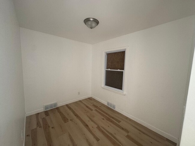 Photo - 15243 Eastwood St