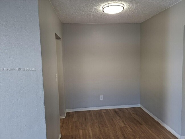 Photo - 13025 Emerald Dr Unidad 257