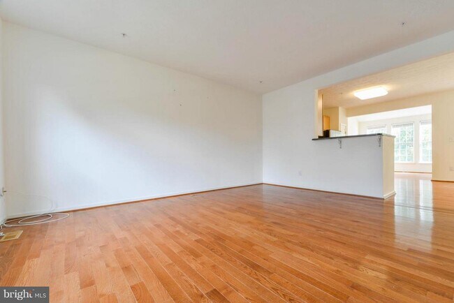 Photo - 1447 Pangbourne Way