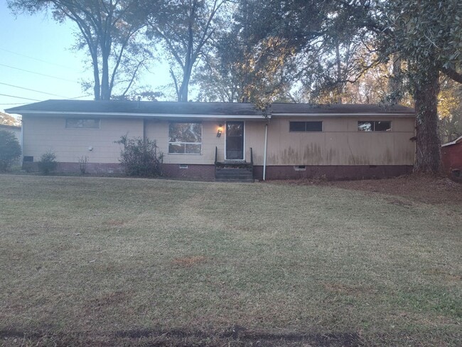 Building Photo - 665 Heather Ln