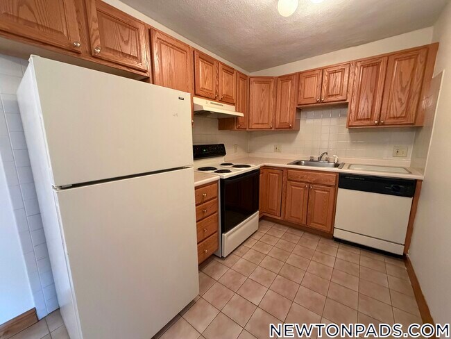 Photo - 282 Grove St Unidad 9