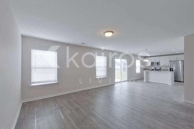 Photo - 14 Red Oak Dr.