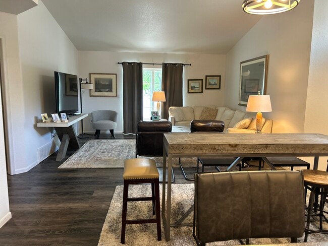 Salón/comedor amueblado - 3716 Decathlon Pky