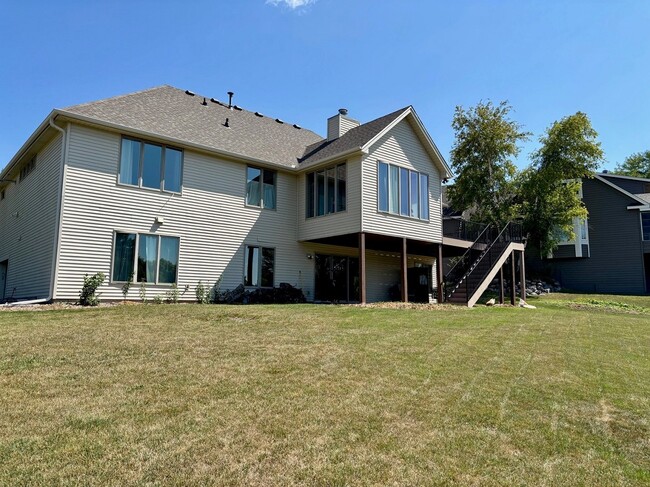 2077 Woodstone Dr