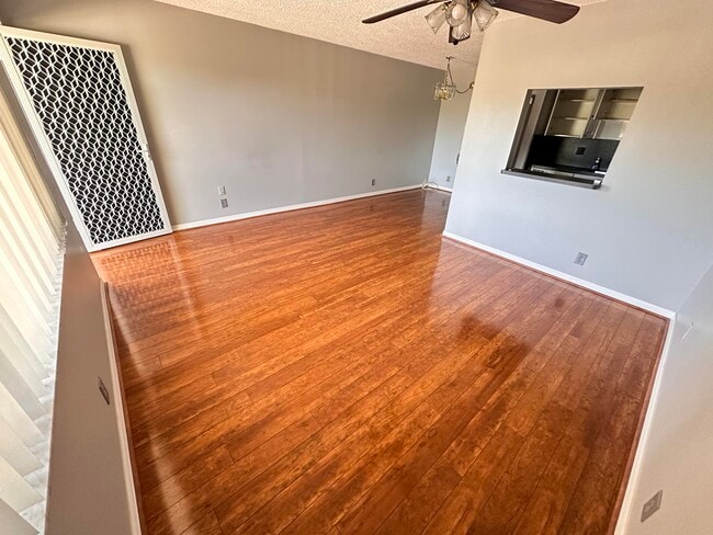 Building Photo - 100 Village Green Cir E Unit 306