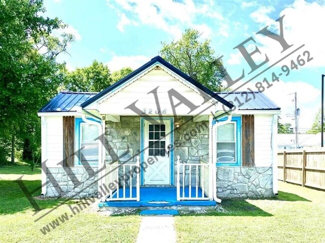 Building Photo - One Bedroom House - North