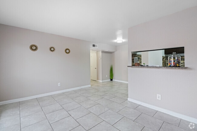 1BR, 1BA - 620SF - Living Room