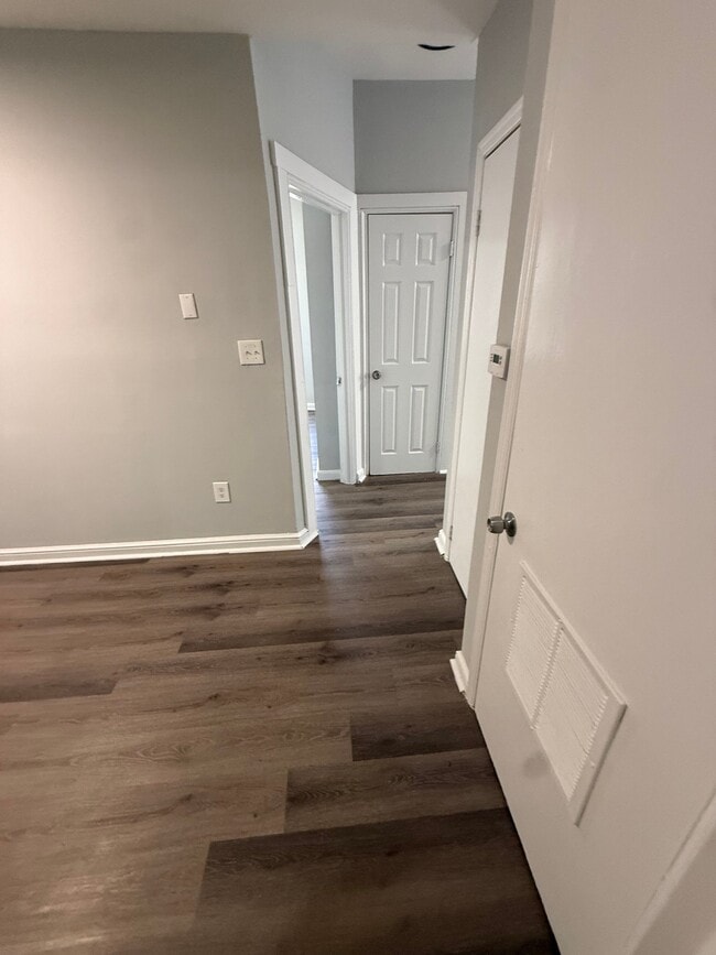 Photo - 71-73-73 N Main St Unidad 5