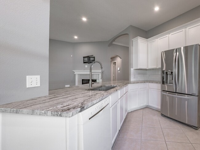 Building Photo - 12807 Village Way Dr