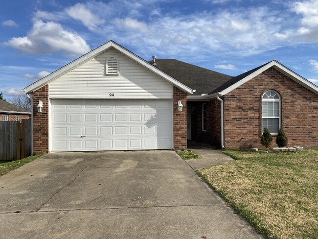 Building Photo - 911 SW Cheyenne Dr Rental