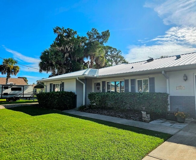 Building Photo - Snow birds paradise! Rental