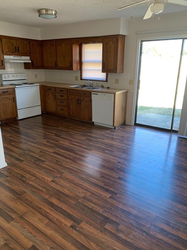 Photo - 3353 E Sunset St Unidad B