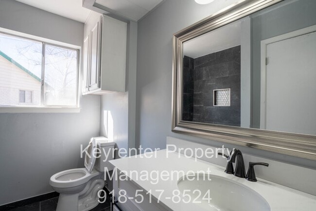 Photo - 4 Bedroom Home Available For Immediate Move In!!