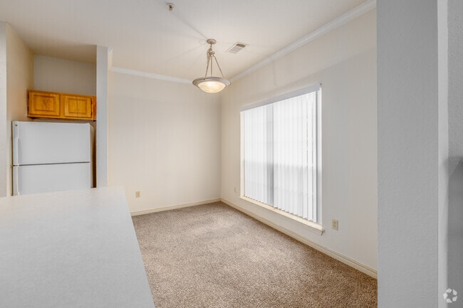 D1THG - 3BR, 2.5BA - 1,545SF - Dining Area - South Slope