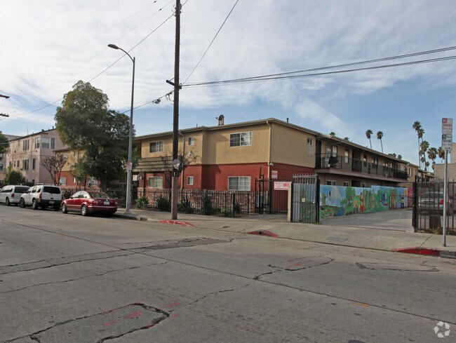 1635 N Normandie, ¡alejado - 1635 N Normandie Ave