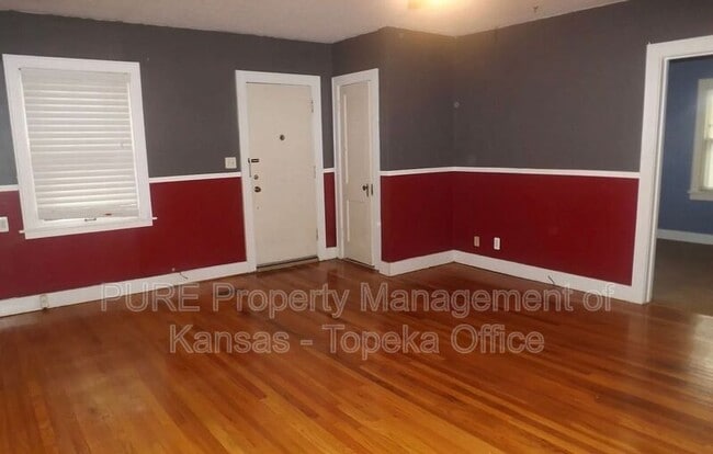 Photo - 214 NW Broadmoor Ave