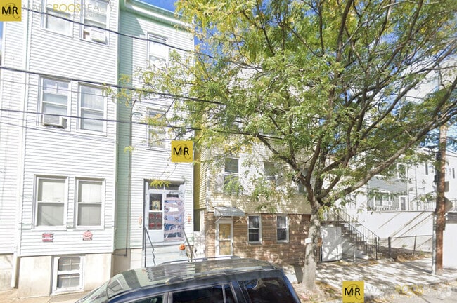 Building Photo - 148 Saratoga St Rental