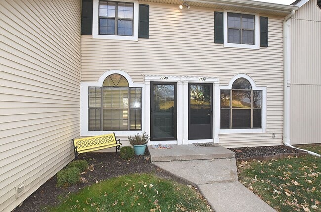 Building Photo - 1134 Hampton Ln Unit Far/Ryn Properties