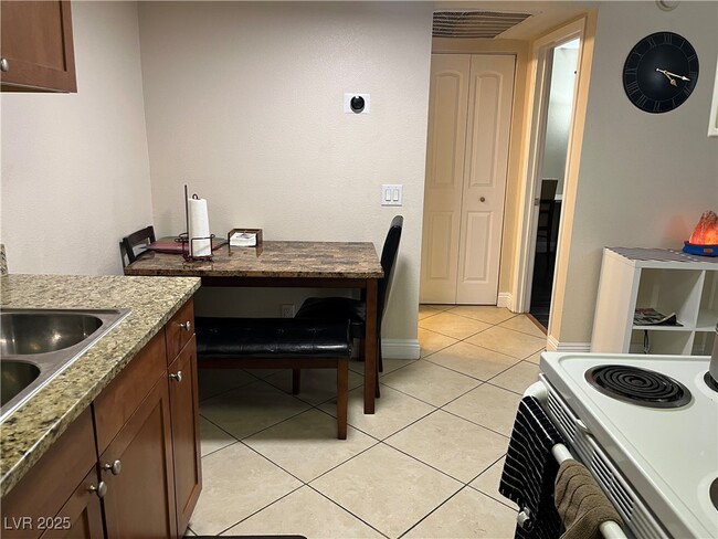 Building Photo - 4200 S Valley View Blvd Unit 2092 Rental