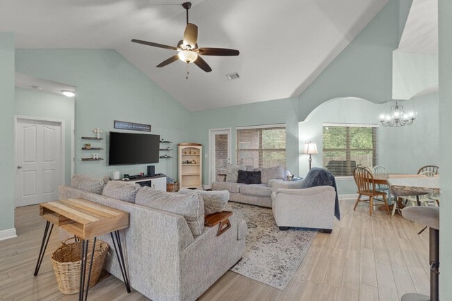 Photo - 711 Lime Ln