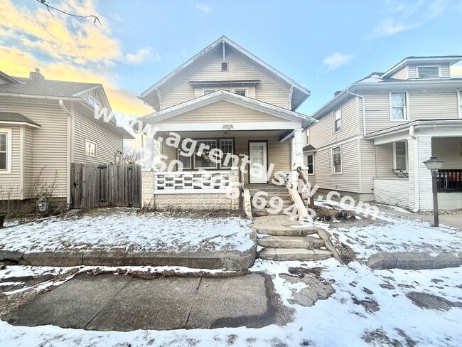 Building Photo - 3 Bedroom House