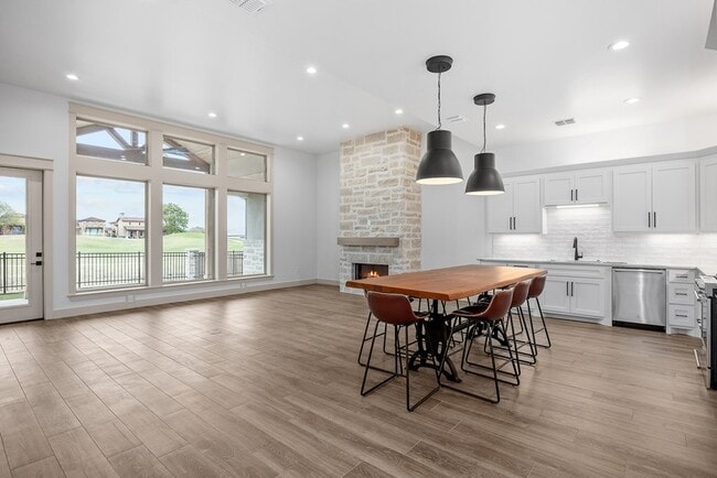 Photo - 2 Pinnacle Club Dr