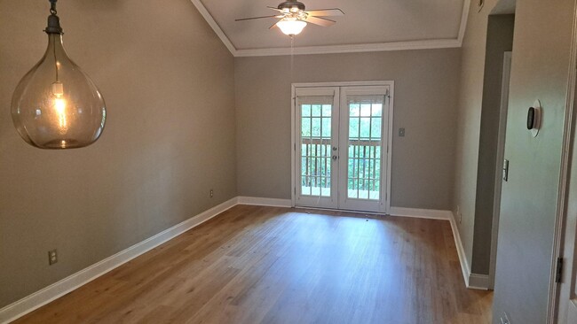 Building Photo - 1055 Baxter St Unit 3-303