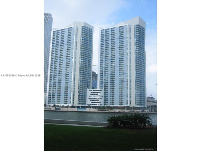 Building Photo - 335 S Biscayne Blvd Unit 2102 Rental