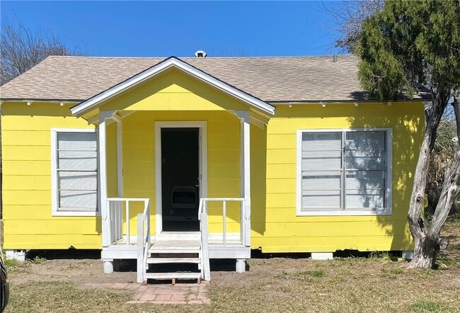 Building Photo - 701 W Lakeside Dr