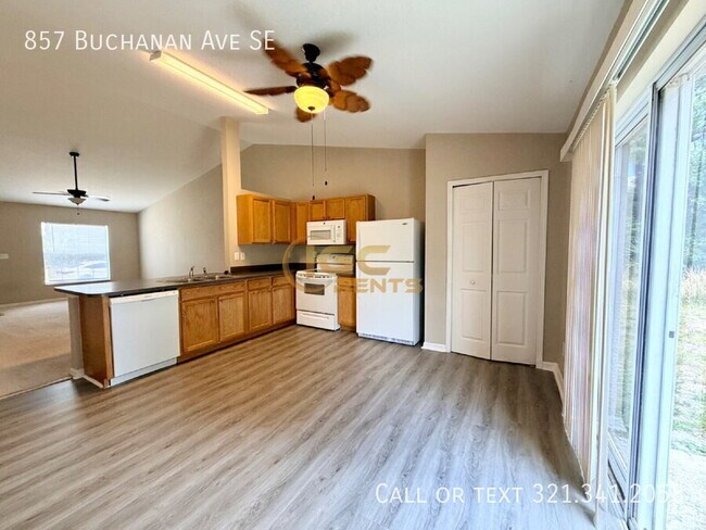 Photo - 857 Buchanan Ave SE