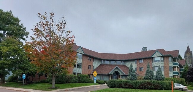 Building Photo - 191 Queen St Unit 301