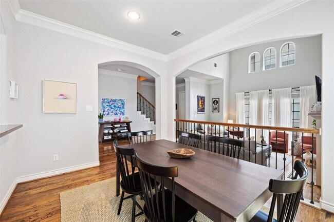 Photo - 2712 Sherwin St