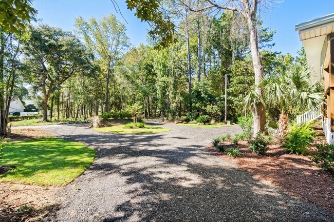 Photo - Spacious 4 Bedroom 2 bath home in Pawley's...