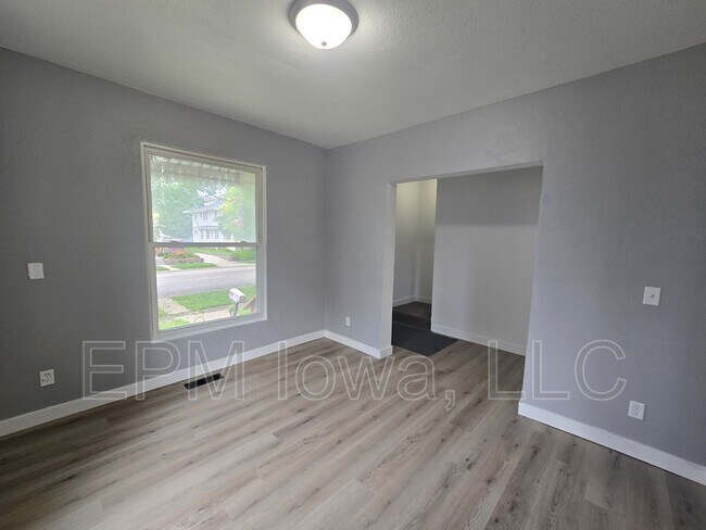 Photo - 1527 4th Ave SE