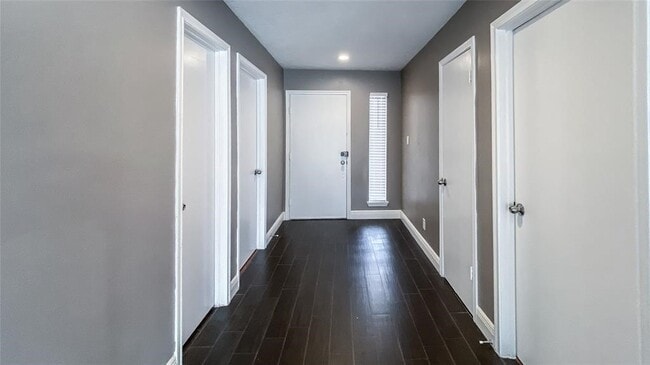 Photo - 9619 Sharpcrest St