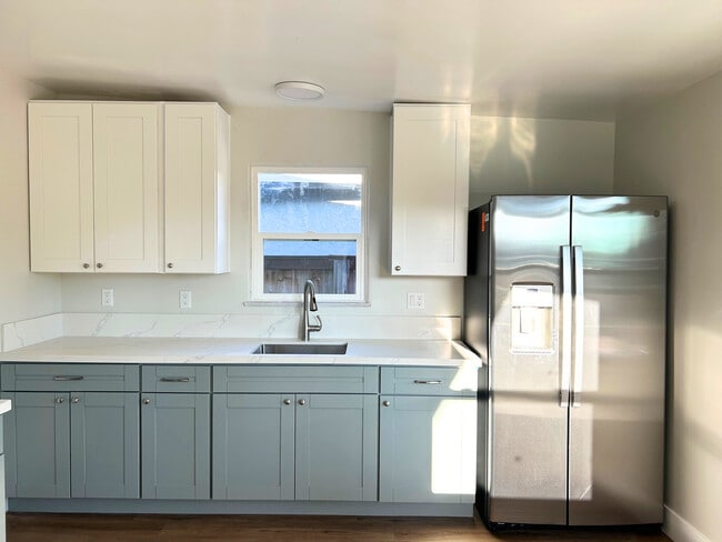 Photo - 759 W 10th Ave