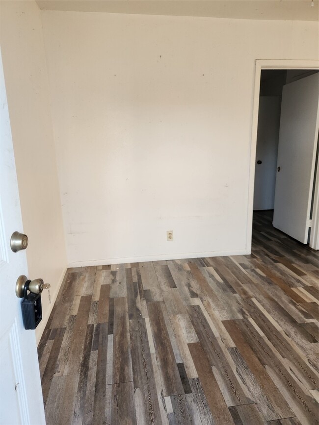 Building Photo - 1026 Miles St Unit 5