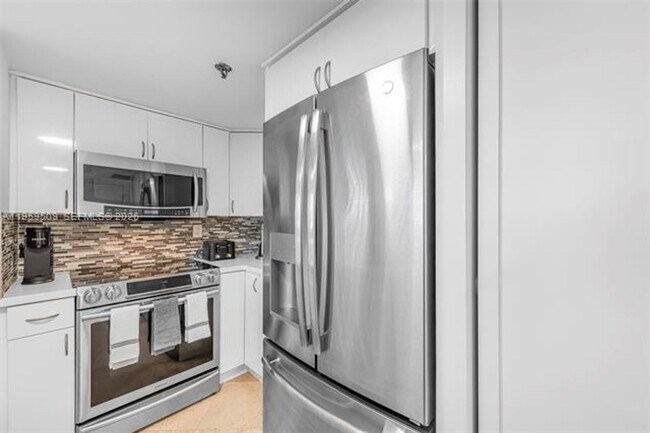 Photo - 540 Brickell Key Dr Unit 540 Brickell Key Dr 500