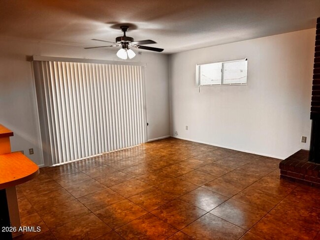 Photo - 133 E Del Rio Dr