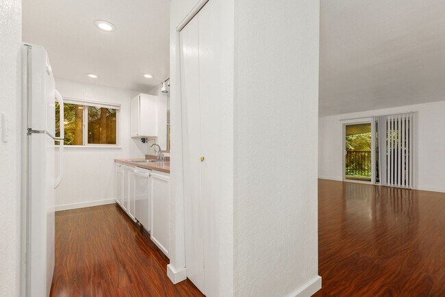 Photo - Cozy Redmond 2 Bedroom 2 Bath Condo