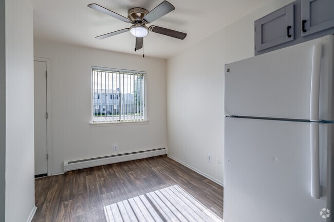 2BR, 1BA - 830SF - Dining Room