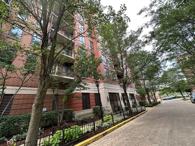 Photo - 343 W Old Town Ct Unit 408