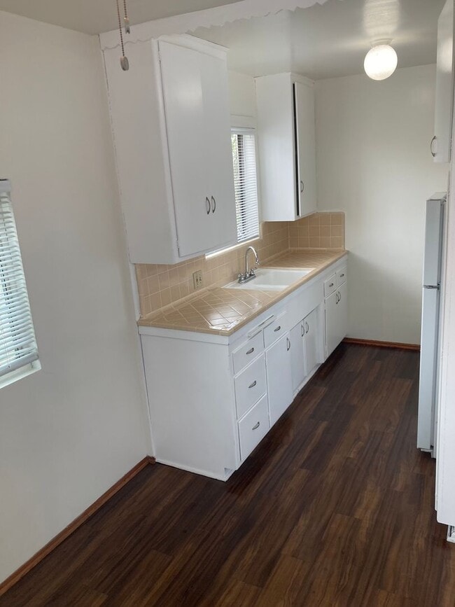 Photo - DOWNTOWN ONE BEDROOM CONDO IN GATED BUILDING