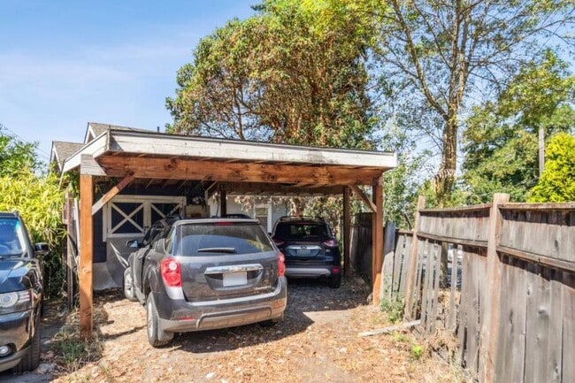 Photo - 1 bedroom in Seattle WA 98103 Unit Lower